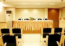 Harmony Hotel Rajkot Bagian luar foto